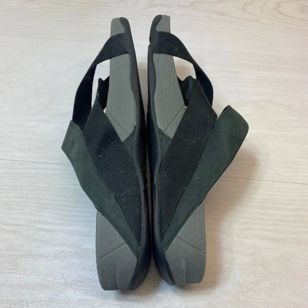 FitFlop Mens 12 Trakk II Cross Strap Sandal Microwobbleboard Black Grey Leather